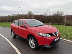 Red Used 2014 Nissan Qashqai Acenta SUV | £3,895 (Good price)