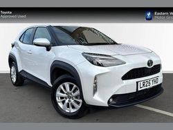 White Used 2025 Toyota Yaris Hybrid SUV | £23,999 (Fair price)