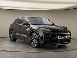 Jet black Used 2025 Porsche Macan Turbo SUV | £86,000 (Expensive)