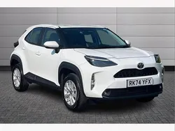 Pure white Used 2024 Toyota Yaris Cross SUV | £22,295 (Good price)