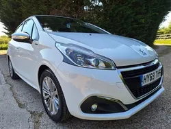 White Used 2019 Peugeot 208 Signature Sky Hatchback | £7,995