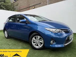 Used 2013 Toyota Auris Hybrid | £6,695 (Fair price)