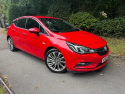 Red Used 2015 Vauxhall Astra SRi Hatchback | £4,495 (Fair price)