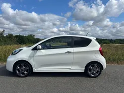 White Used 2016 Kia Picanto 2 Hatchback | £5,295 (Fair price)