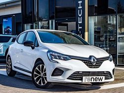 Glacier white Used 2022 Renault Clio V Evolution Hatchback | £12,695 (Fair price)