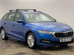 Race blue metallic Used 2022 Skoda Octavia SE Technology Estate | £15,795 (Fair price)