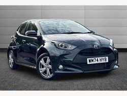 Black Used 2025 Toyota Yaris Hybrid Hatchback | £19,550 (Fair price)
