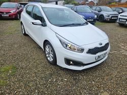 Deluxe white Used 2018 Kia Ceed Hatchback | £4,995 (Fair price)
