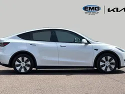 White Used 2022 Tesla Model Y Long Range RWD SUV | £26,595 (Expensive)