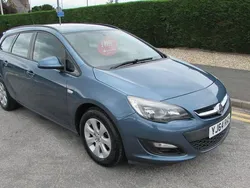 Blue Used 2014 Vauxhall Astra Design Edition Estate | £3,995 (Fair price)