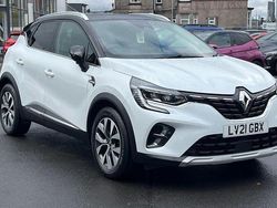 White/black Used 2021 Renault Captur Version S SUV | £14,696 (Fair price)