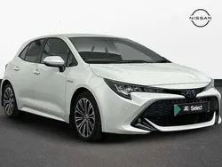 White Used 2019 Toyota Corolla Design Hatchback | £14,500 (Fair price)