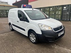 White Used 2017 Peugeot Partner Van | £3,400 (Fair price)