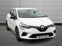 White Used 2022 Renault Clio V Evolution Hatchback | £12,995 (Fair price)