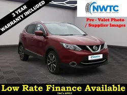 Red Used 2016 Nissan Qashqai Tekna SUV | £9,595 (Fair price)