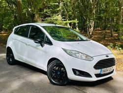 White Used 2015 Ford Fiesta Zetec Hatchback | £3,349 (Fair price)