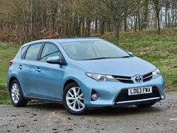 Blue Used 2014 Toyota Auris Hatchback | £5,995 (Good price)