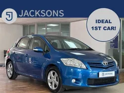 Blue Used 2010 Toyota Auris Hatchback | £3,495 (Fair price)
