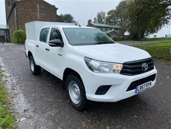 White Used 2017 Toyota HiLux Active Pickup | £15,594 (Fair price)