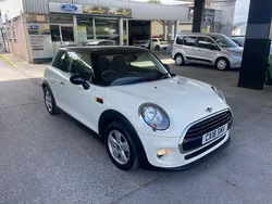 White Used 2018 Mini Cooper Hatch Hatchback | £7,575 (Fair price)