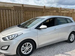Silver Used 2016 Hyundai i30 SE Estate | £5,500 (Fair price)