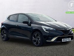 Black Used 2022 Renault Clio V Engineered Hatchback | £16,199 (Fair price)
