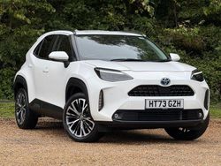 Pure white Used 2024 Toyota Yaris Hybrid SUV | £24,955 (Fair price)
