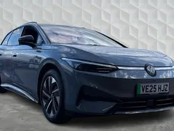 Moonstone grey Used 2025 VW ID.7 Pro Sedan | £39,100 (Fair price)