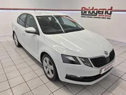 White Used 2019 Skoda Octavia SE Drive Hatchback | £12,199 (Fair price)