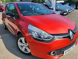 Red Used 2015 Renault Clio IV Dynamique Hatchback | £3,495 (A bit pricey)