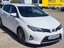 White Used 2014 Toyota Auris Hybrid Plus Hatchback | £9,488 (Fair price)