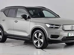 Green Used 2022 Volvo XC40 Core SUV | £24,465 (Fair price)