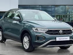 Petrol blue metallic Used 2024 VW T-Roc Life SUV | £22,133 (Fair price)