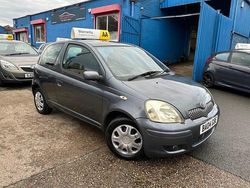 Silver Used 2004 Toyota Yaris Hatchback | £895 (Good price)