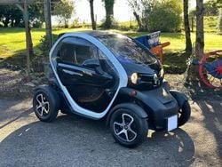 White Used 2023 Renault Twizy Dynamique Hatchback | £8,950