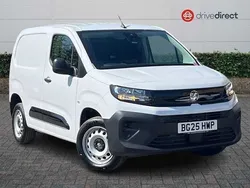 Solid kaolin white New 2025 Vauxhall Combo S MPV | £16,994 (Good price)