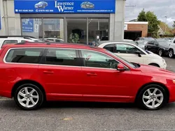 Red Used 2014 Volvo V70 SE Estate | £10,975 (Good price)