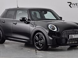 Black sapphire Used 2023 Mini Cooper Hatch Hatchback | £23,295 (Fair price)