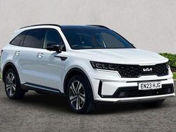 White Used 2023 Kia Sorento SUV | £38,225 (Fair price)