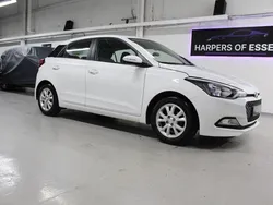 White Used 2017 Hyundai i20 SE Hatchback | £5,995 (Fair price)