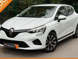 White Used 2021 Renault Clio V Iconic Hatchback | £10,790 (Good price)