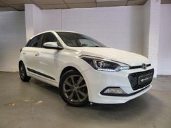 White Used 2015 Hyundai i20 Premium Hatchback | £5,550 (Fair price)
