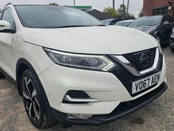 White Used 2017 Nissan Qashqai Tekna SUV | £6,950 (Fair price)