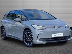 Moonstone grey with solid black roof Used 2025 VW ID.3 Pro Hatchback | £25,795 (Expensive)