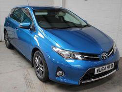 Blue Used 2014 Toyota Auris Plus Hatchback | £7,295 (Fair price)