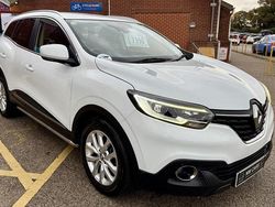 White Used 2016 Renault Kadjar Dynamique SUV | £7,990 (A bit pricey)