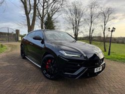 Black Used 2019 Lamborghini Urus SUV | £156,999 (Fair price)