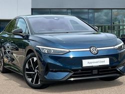 Aquamarine blue metallic black Used 2025 VW ID.7 Pro Sedan | £39,301 (Fair price)