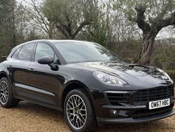 Black Used 2017 Porsche Macan SUV | £26,995 (Super price)