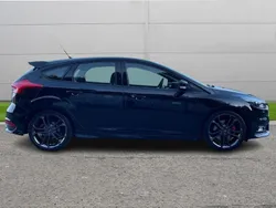 Black Used 2016 Ford Focus ST Hatchback | £14,268 (Fair price)